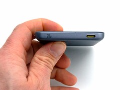 Baseus PicoGo AM41 güç bankası 5.000 mAh kapasitesi ile özellikle ince olsa da