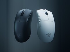Razer Viper V4 Pro kablosuz oyun faresi siyah ve beyaz renklerde gösterildi