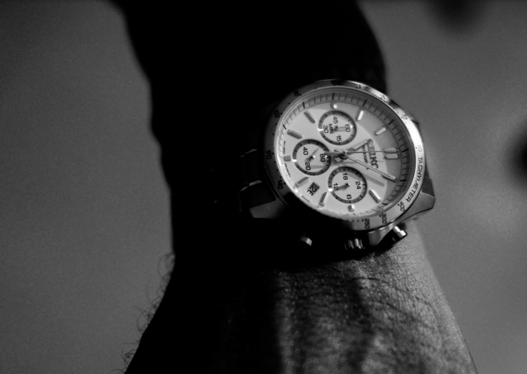 Seiko SBTR024 (resimde görülen), uygun fiyatlı bir başka harika kronograf modelidir.