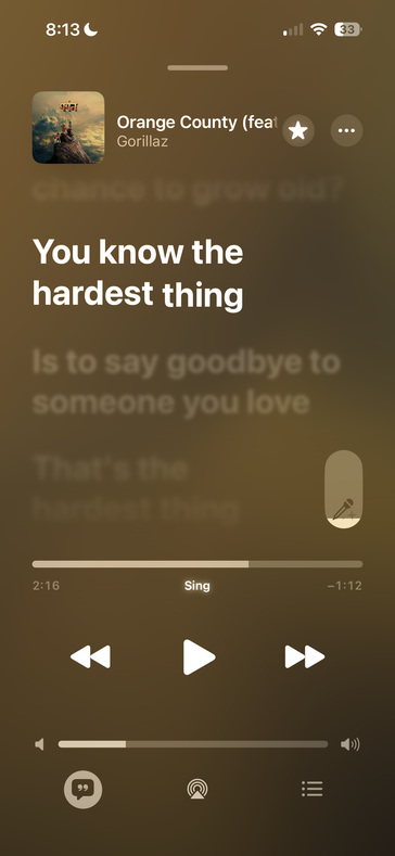 Apple Music'teki şarkı sözleri sekmesi...