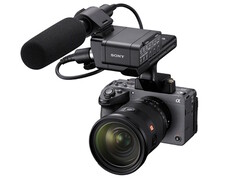Sony FX5 (ILME-FX5), harici mikrofonların ve aksesuarların takılması için bir XLR tutacağıyla birlikte gelir.