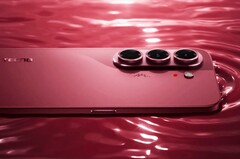 Tecno Camon Slim 5G, iPhone Air’den sadece biraz daha kalındır, ancak neredeyse iki kat daha büyük bir bataryaya sahiptir.