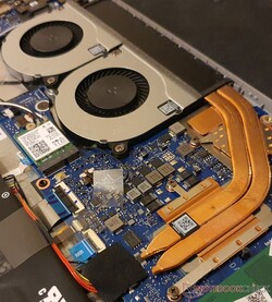RTX grafik kartlı ofis dizüstü bilgisayarında iki fan ve iki ısı borusu