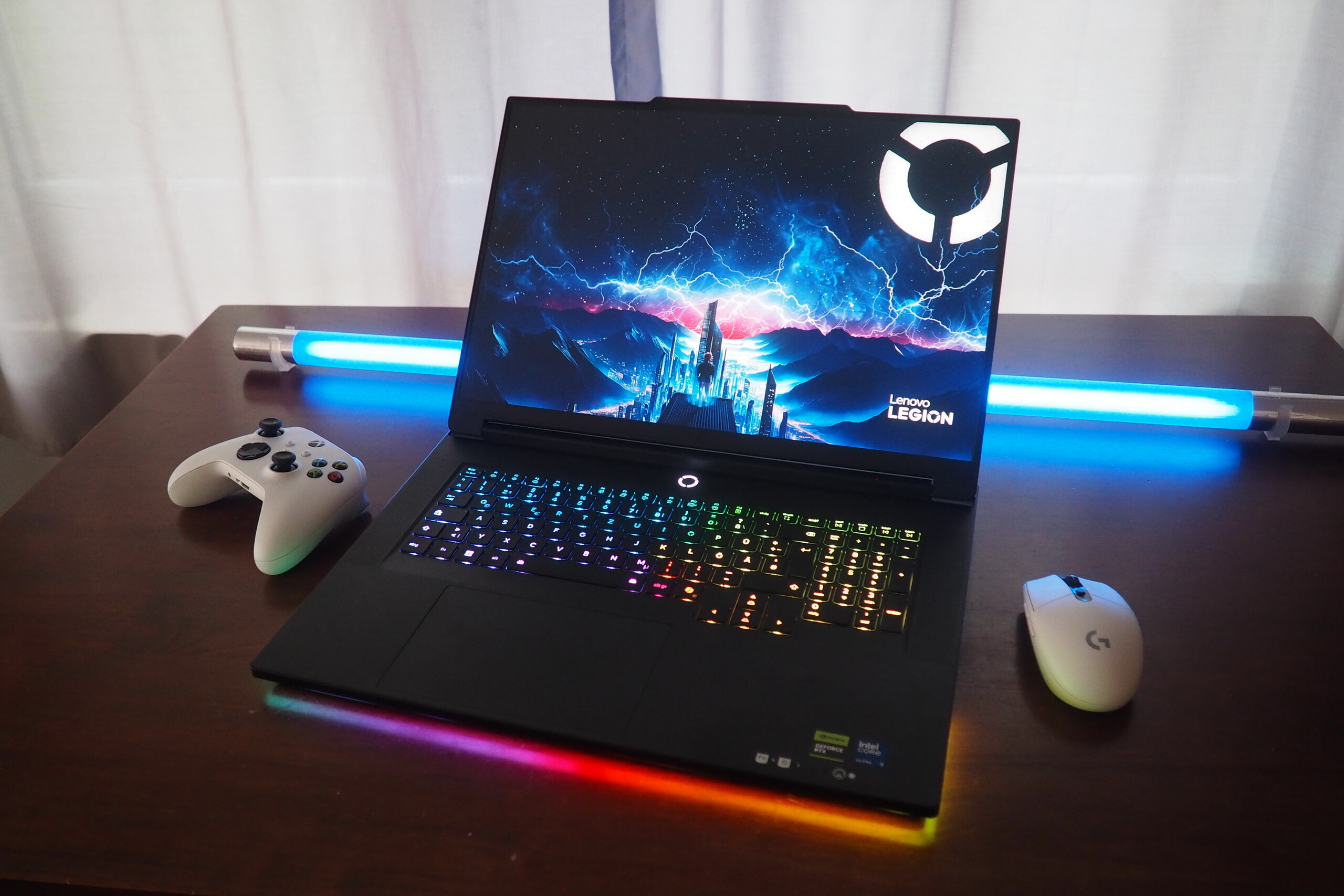 RTX 5090 ile Lenovo Legion 9 18 incelemede