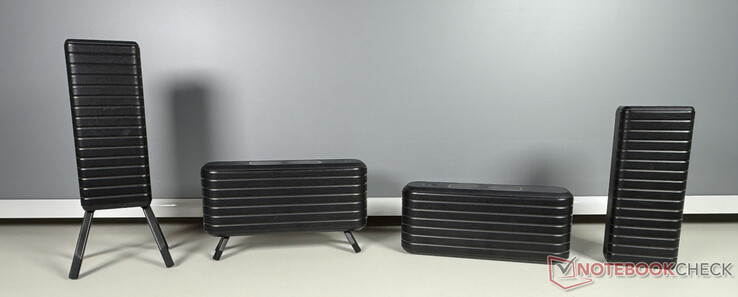 Dört harici hoparlörün katlanabilir ayakları vardır