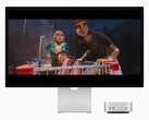 Resimde, Studio ekranın yanında yeni M6 Mac mini görülüyor. Bir tür film oynatılıyor.