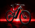 S-Works Turbo Levo R Ultralight eMTB, 111 Nm tork ve 850 W maksimum güç sunar.