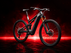 S-Works Turbo Levo R Ultralight eMTB, 111 Nm tork ve 850 W maksimum güç sunar.