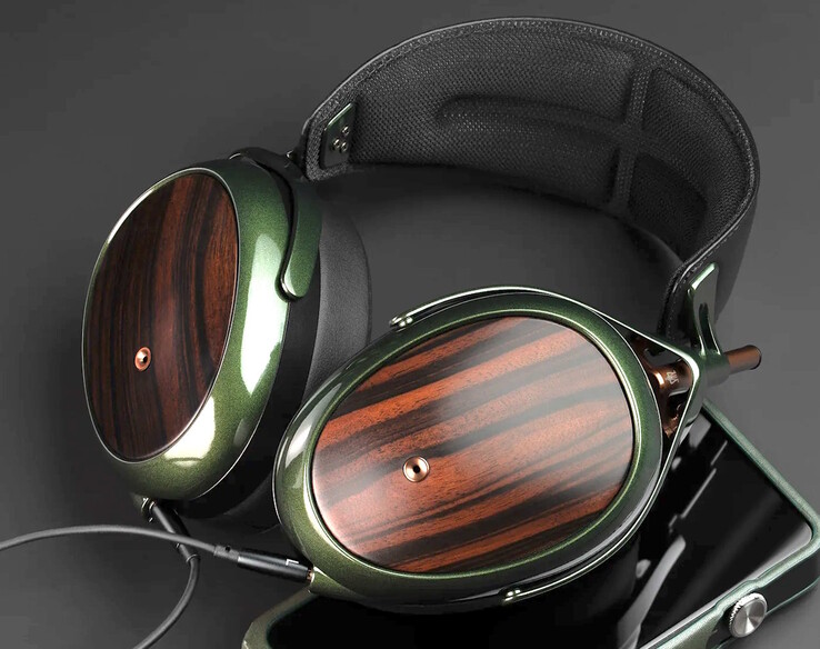 Meze Audio Strada, Macassar abanoz ağacından el yapımı olarak üretilmiştir. (Resim kaynağı: Meze Audio)