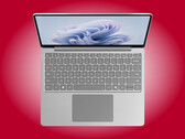 Surface Laptop 13 inç, yaklaşık 1,2 kg ağırlığındadır.