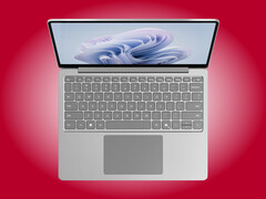 Surface Laptop 13 inç, yaklaşık 1,2 kg ağırlığındadır.