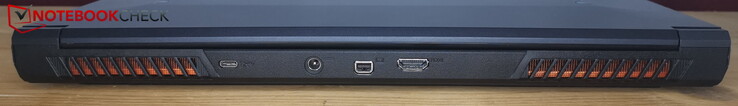 Geri: USB-C 3.2 Gen2, güç, MiniDP, HDMI