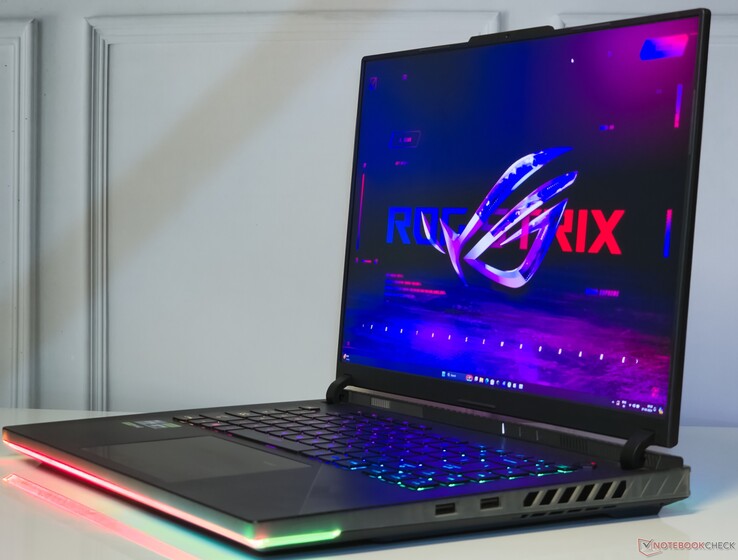 Asus ROG Strix Scar 16 (2024) incelemede