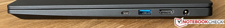 Sağ tarafta: Thunderbolt 4 (40 GBit/s, DisplayPort ALT modu 1.4, Güç Dağıtımı), USB 3.2 Gen 1 (5 GBit/s), HDMI 2.0b, güç kaynağı ile USB-C 4.0