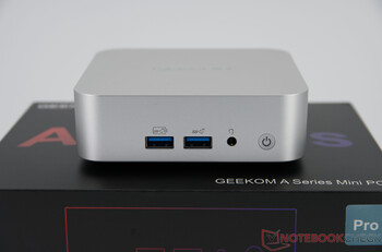 Geekom A5 Pro 2026 - Ön taraftaki bağlantılar