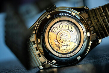 ...Hodinkee'nin Japonca versiyonuna kıyasla.