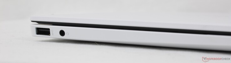 Sol: USB-A (5 Gbps), 3,5 mm kulaklık