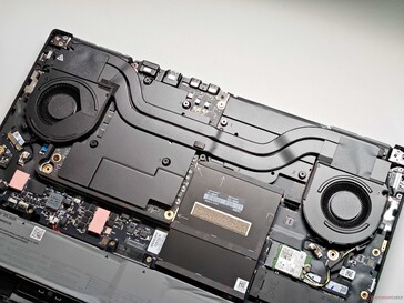 ...ancak zayıf ve gürültülü soğutma ünitesi.