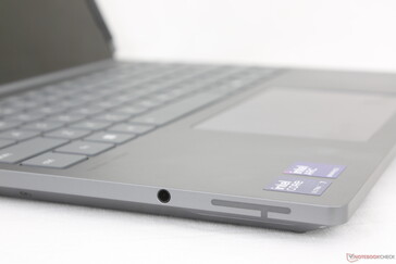 Benzersiz donanım özelliklerine rağmen tanıdık ThinkBook görünümü ve malzemeleri