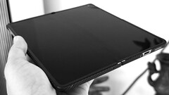 Samsung'un Galaxy Z Fold 8 Duo modeli, katlanma izi kontrolü konusunda Oppo Find N6 (resimde görülen) kadar iyi olacak gibi görünüyor.