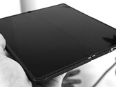 Samsung'un Galaxy Z Fold 8 Duo modeli, katlanma izi kontrolü konusunda Oppo Find N6 (resimde görülen) kadar iyi olacak gibi görünüyor.