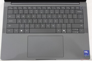 Daha geleneksel bir clickpad ile sıfır kafesli klavye