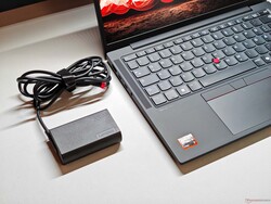 65 watt güç adaptörü