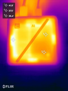 Stres testi sırasında Sapphire Edge AI (üst taraf)