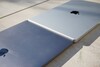 MacBook Pro 16 2021 (solda) ve MacBook Pro 14 2021 (sağda)