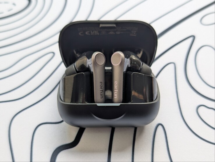 Kompakt şarj çantasında Air Pro 4+