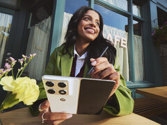 Motorola Razr Fold, Moto Pen Ultra aracılığıyla stylus girişini destekler.