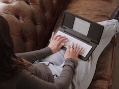 Zerowriter Fold, e-mürekkep ekranlı dijital bir daktilodur