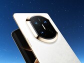 Görseldeki Huawei Mate X7'nin halefinin çok yakında gelmesi bekleniyor.