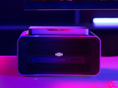 Mind Graphics 2, USB4'ün yanı sıra tescilli PCie 4.0 x8 arayüzüne sahiptir. Resimde: eGPU ve üstünde Mind Pro mini PC.