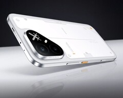 Arc White renk seçeneğindeki Pova 8 Pro
