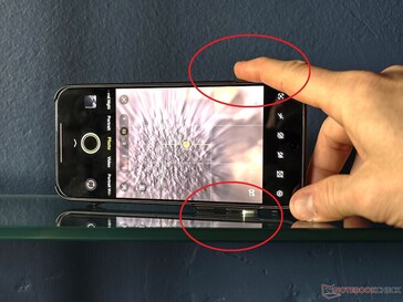 Özellikle kılıf olmadan, bunlar genellikle rafa yerleştirilerek istemeden tetiklenir.