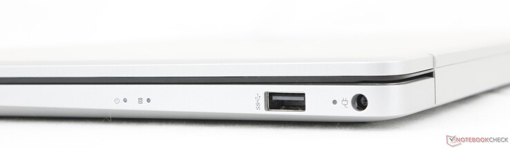 Sağ tarafta: USB-A (5 Gbps), AC adaptörü