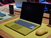 Özel tuş kapaklarına sahip "Spicy Gold" renkli Lenovo IdeaPad Vibe 14.