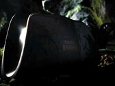 Koyu renkli resim, 8BitDo Pro 3 Tomb Raider sürümünün şarj yuvasını göstermektedir.