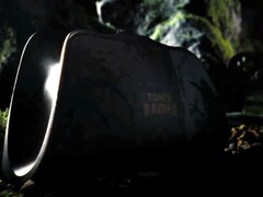 Koyu renkli resim, 8BitDo Pro 3 Tomb Raider sürümünün şarj yuvasını göstermektedir.
