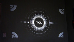 TCL C1, yayılan çizgilerden oluşan bir görüntü kullanarak otomatik olarak odaklanır. (Resim kaynağı: Notebookcheck)