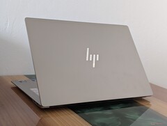 Yeni OmniBook Ultra 14, orijinal 60 Hz IPS ekran yerine yükseltilmiş 120 Hz OLED ekranla birlikte sunuluyor