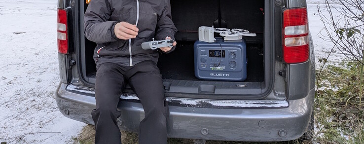 Hareket halindeyken drone pillerini şarj etme