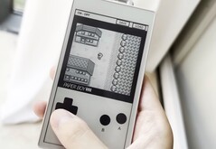The Paper Boy S3, E Ink dokunmatik ekranda Game Boy oyunlarını çalıştırır.