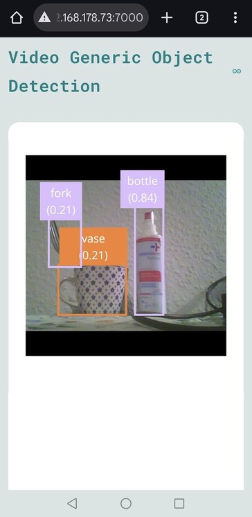 Görüntü tanıma, eski bir web kamerası ve önceden yapılandırılmış modelle bile oldukça iyi çalışıyor (resim kaynağı: Notebookcheck)