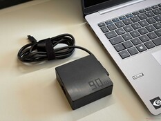 90 watt'lık güç kaynağı