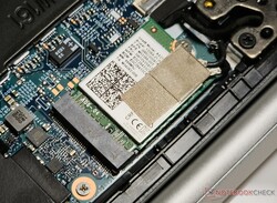 Intel Wi-Fi 6E AX211 WLAN kartı yüksek, nispeten istikrarlı bir verim gösteriyor