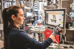 Bosch, elektrikli motorları ile yüzde 98'e varan bir verimlilik elde ederken aynı zamanda güç yoğunluğunu da artırıyor.