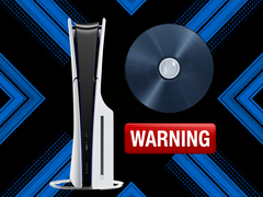 PS5 konsolu, disk ve uyarı etiketinin yanında gösterilmiştir