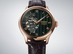 Seiko Presage HCB007 modelinin yeşil kadranının yakın çekimi; kadranın dokulu geometrik deseni, Roma rakamlı saat işaretleri ve açıkta kalan mekanik mekanizması görülmektedir.